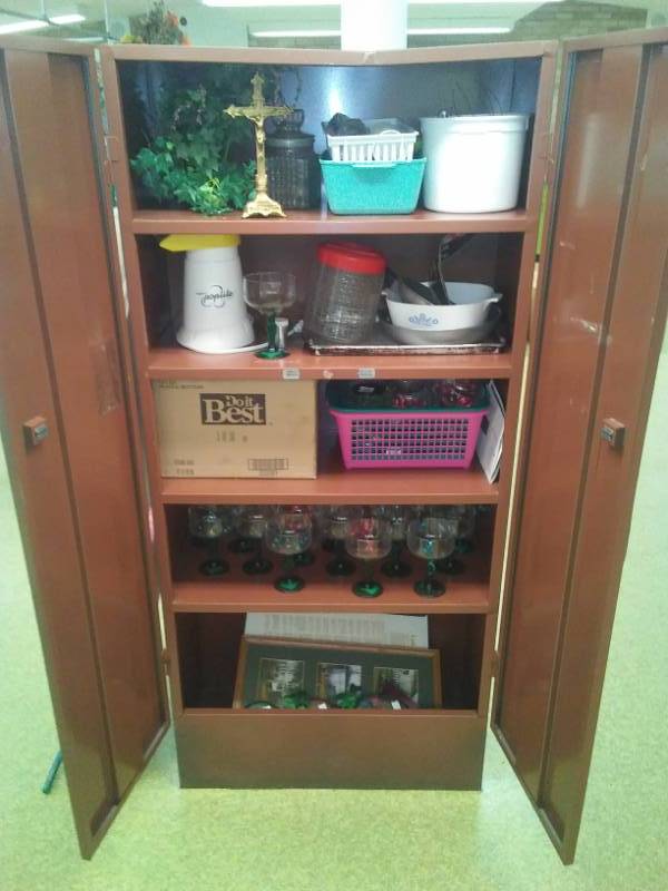 lot 260 image: Metal storage cabinet with contents.