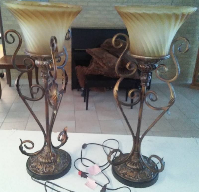 lot 274 image: 2 table lamps
