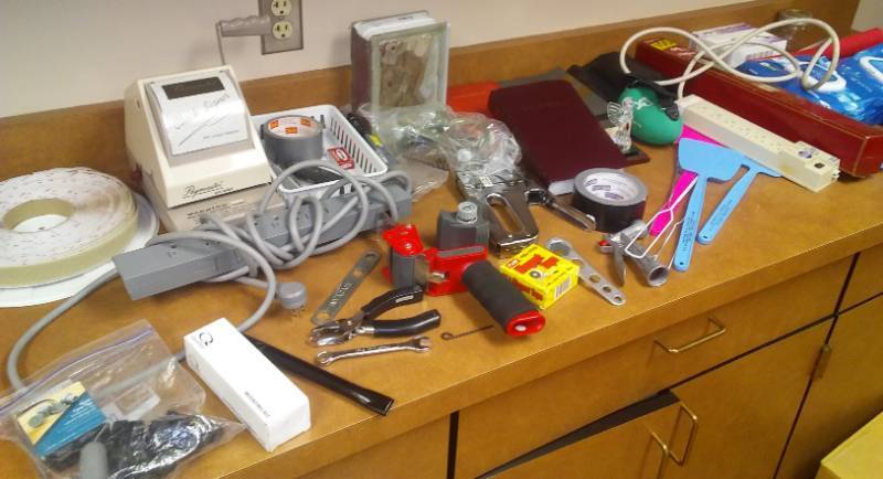 lot 290 image: Miscellaneous tools, Christmas and more.