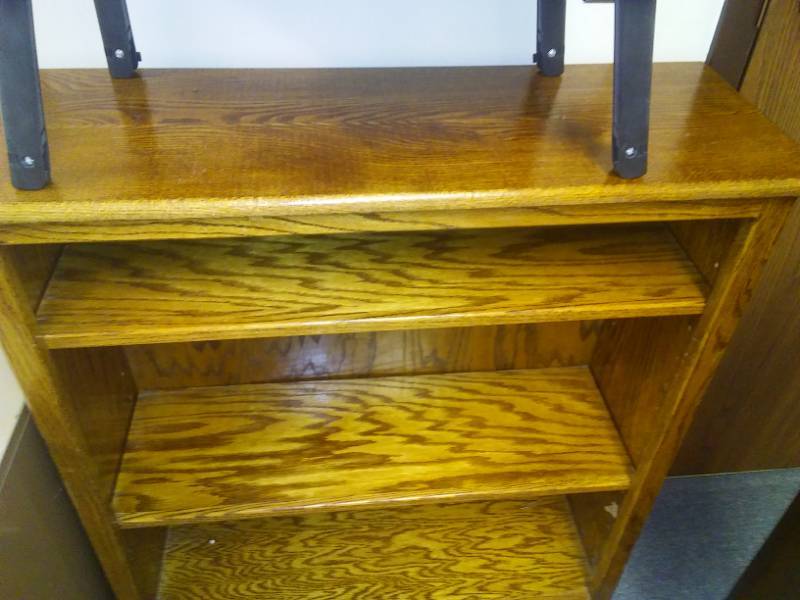 lot 293 image: Oak bookshelf, plant stand, portable Podium, metal Shelf