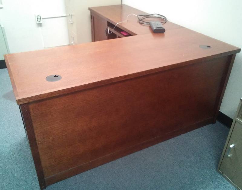 lot 295 image: L shape solid oak desk