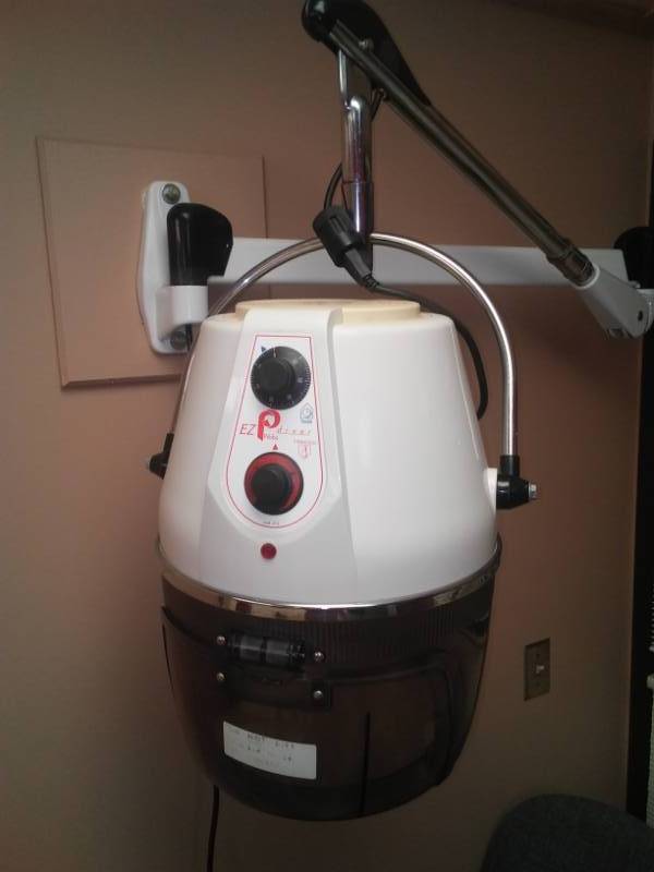 lot 304 image: Pibbs wall mount hair dryer,