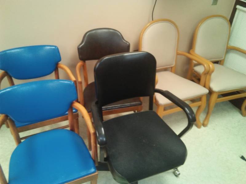 lot 305 image: Six chairs - 2 matching pair.