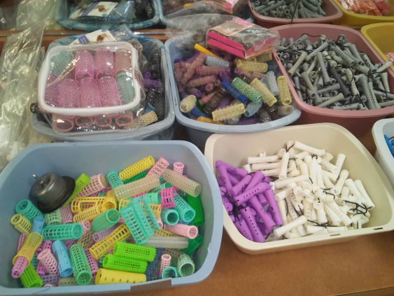 lot 308 image: Miscellaneous Beauty Shop accessories.