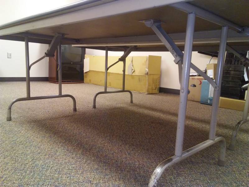 lot 320 image: 2 foldable tables, very clean, 96 x 30