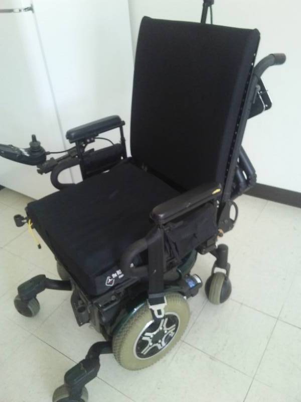 lot 108 image: Quantum 600 XL motorized wheelchair, scooter.