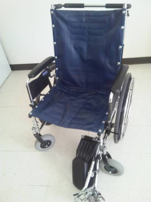 lot 109 image: Invacare Tracer sx5 wheelchair, Lake and foot supports - great.