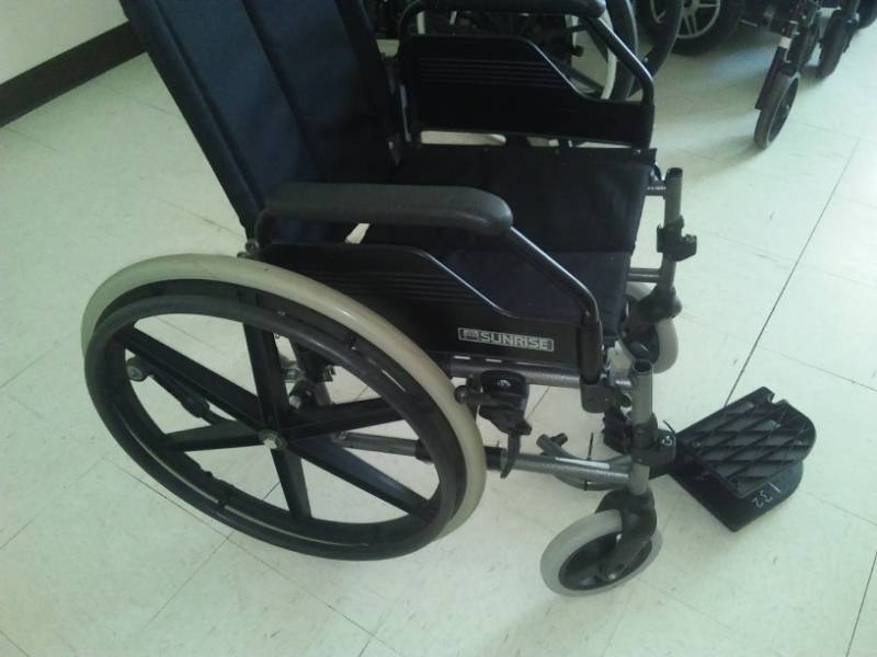 lot 116 image: Sunrise wheelchair, small size, like new.