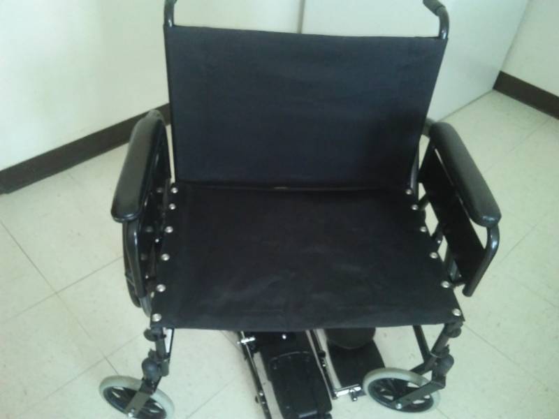 lot 119 image: Gendron extra-large like new canvas seat - lightweight.