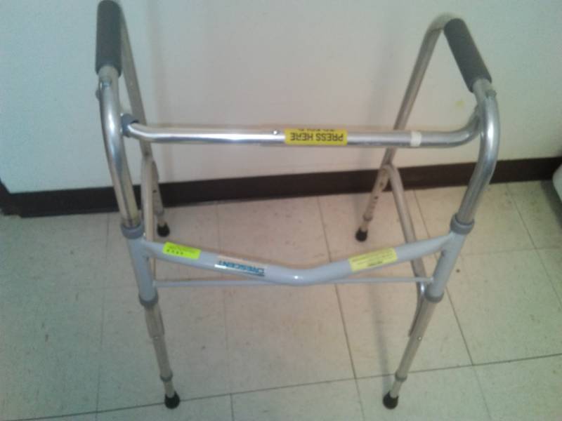 lot 124 image: 1 Crescent Walker, 4 legs lightweight adjustable.