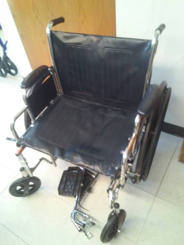 lot 367 image: Medline X l extra wide wheelchair.