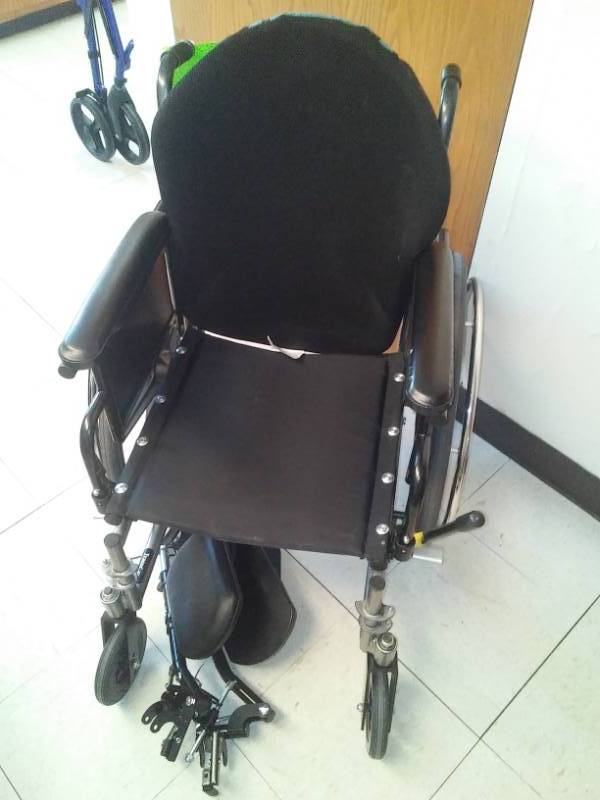 lot 369 image: Invacare wheelchair small size