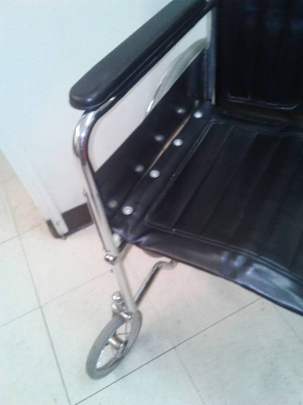 lot 375 image: Everest and Jennings wheelchair, c