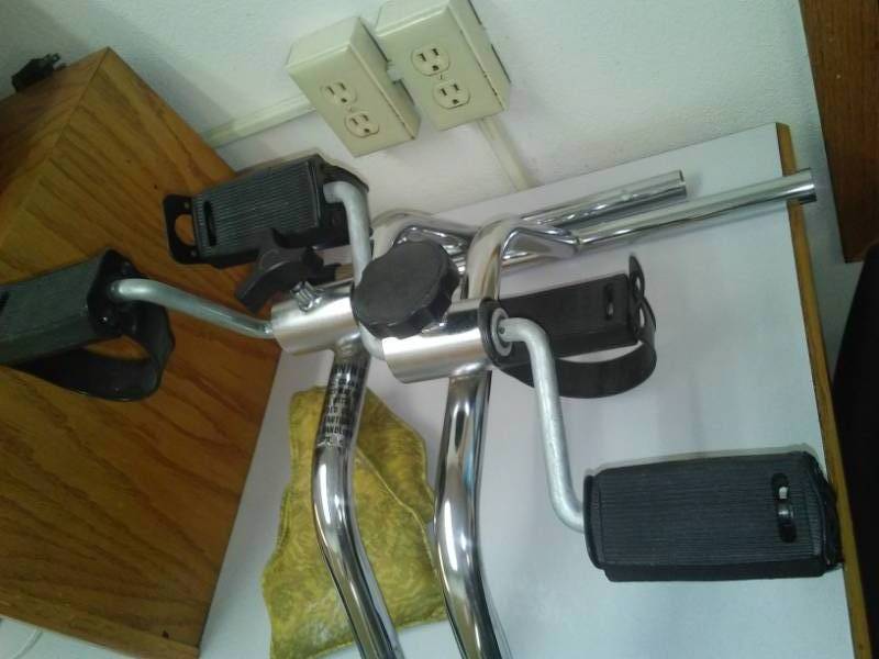 lot 389 image: 2 rehab pedal machines, Battle Creek.