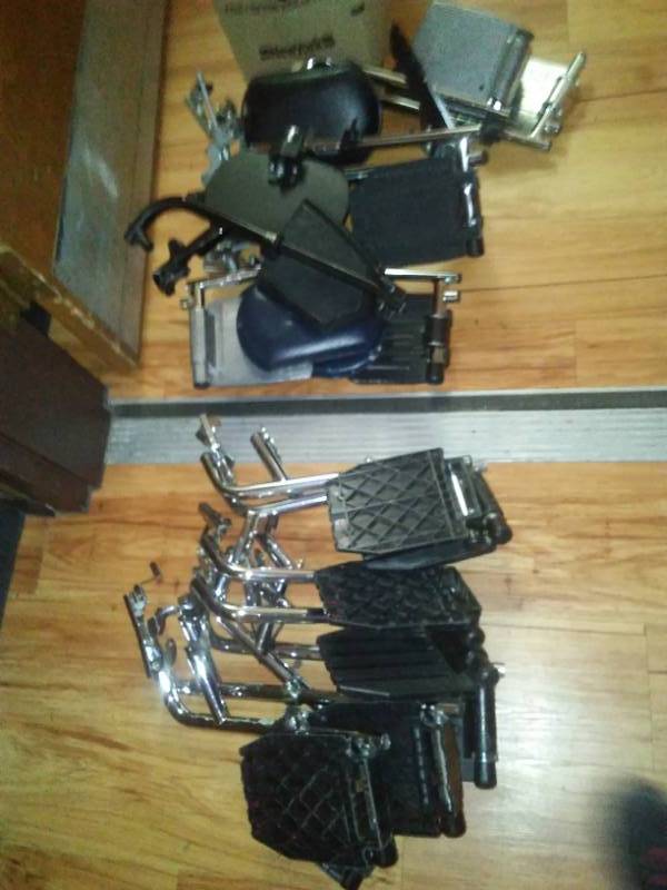 lot 393 image: Wheelchair footrest about 15 pair.