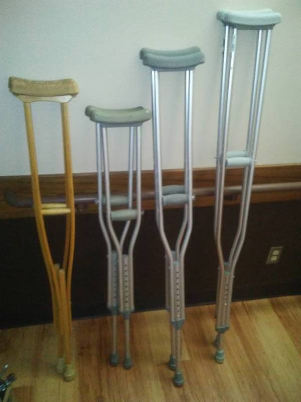 lot 394 image: Four sets of crutches - variety.