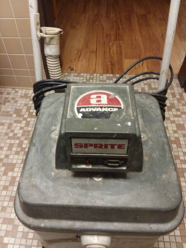 lot 457 image: Advance Machinery Floor Squeegee