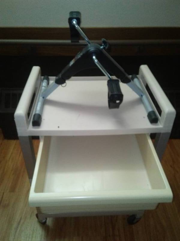 lot 402 image: Medical resin cart - casters, rehab bicycle pedals - Drive 10273.