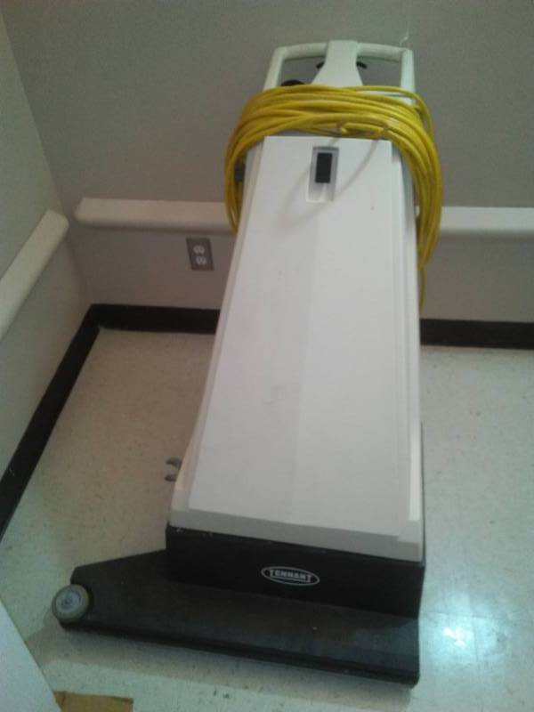 lot 325 image: Floor scrubber, made by tenant, model 60773