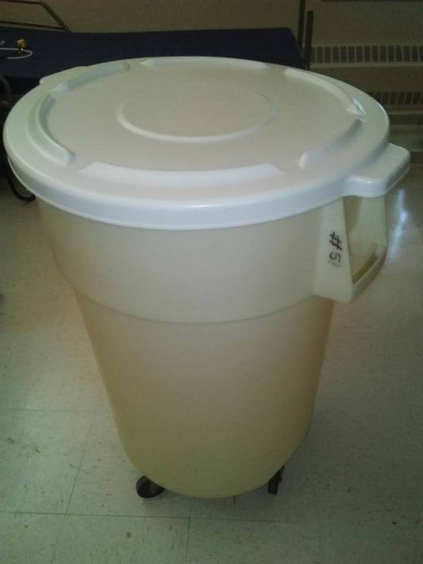 lot 329 image: Rubbermaid 44 gallon covered trash can with wheel dolly. 