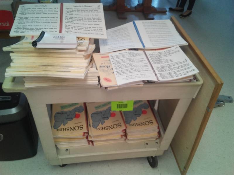 lot 348 image: Resin roller cart includes dozens of song books.