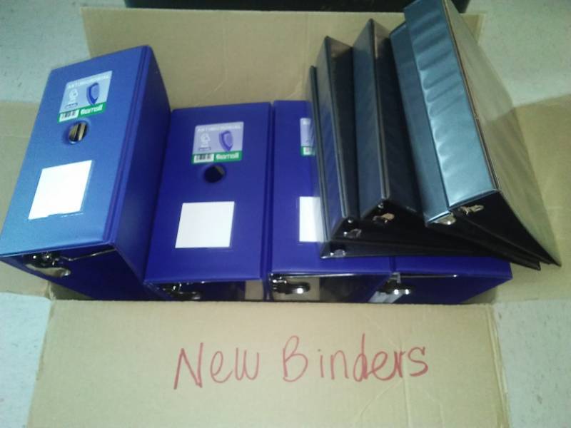 lot 405 image: New Binders 6in (4) and 1.5 in. (5)