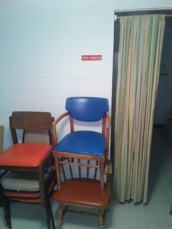 lot 167 image: 6 Retro Chairs and large curtain. 