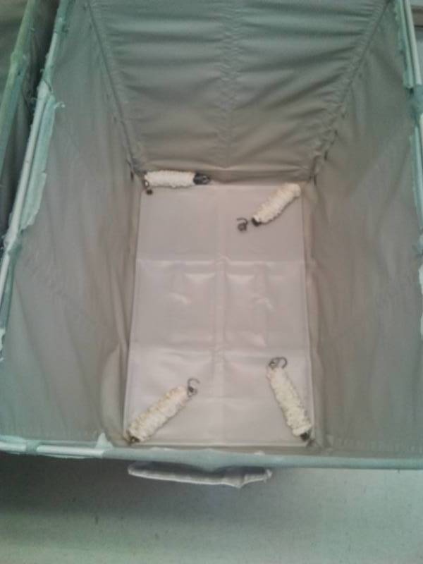 lot 173 image: Heavy Duty Roller Vinyl Roller Bin, Shamrock, with cover, 
