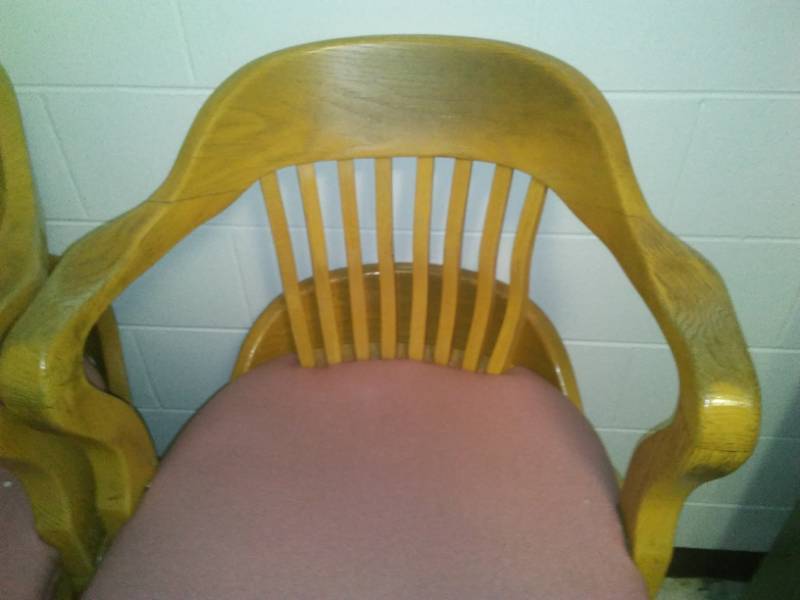 lot 476 image: Vintage Wood and Pink Vinyl Chairs (11) only 4 pictured