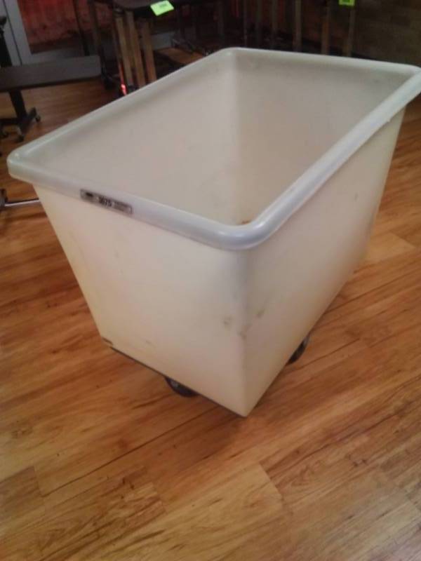 lot 185 image: 14 BU Rubbermaid Wheeled Cart, 15 cu ft, 