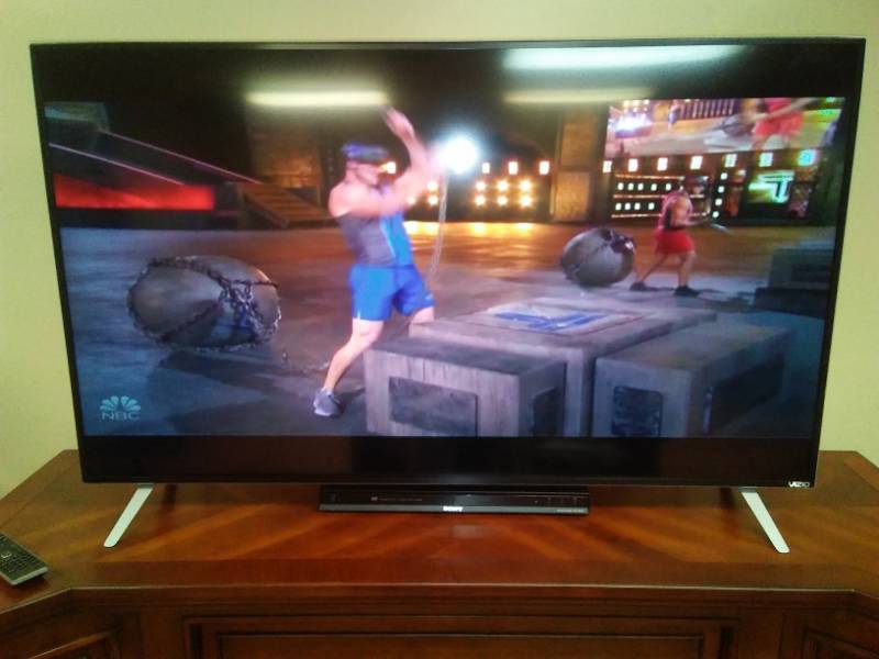 lot 194 image: Vizio Flat screen TVSony DVD SMART TV