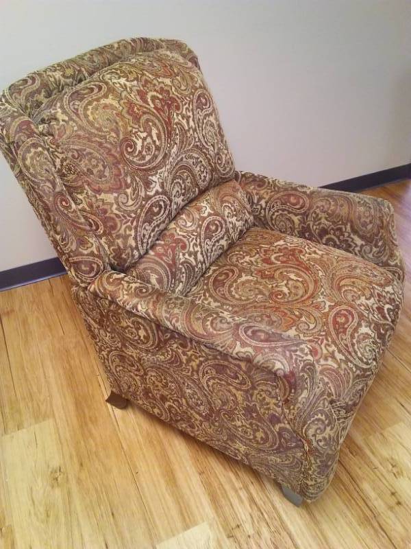 lot 203 image: Overstuffed Reclining Chair.