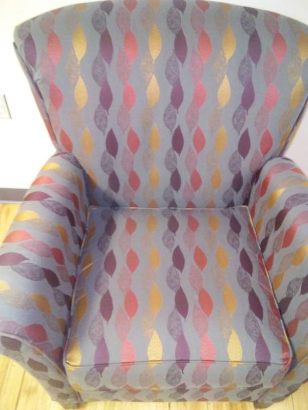 lot 204 image: Rolled Arm Accent Chair  Green leaf print. 
