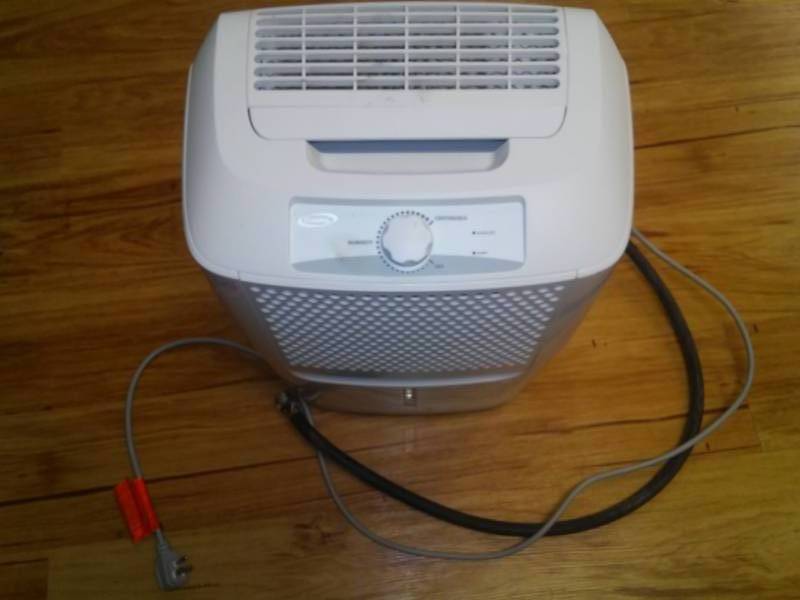lot 218 image: Crosley Humidifier