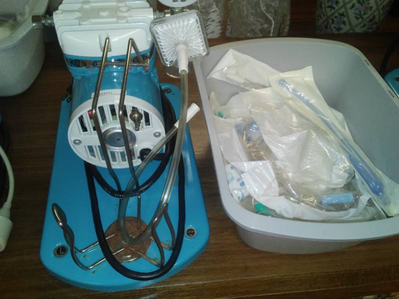 lot 505 image: Schuco - vac suction pump and supplies.