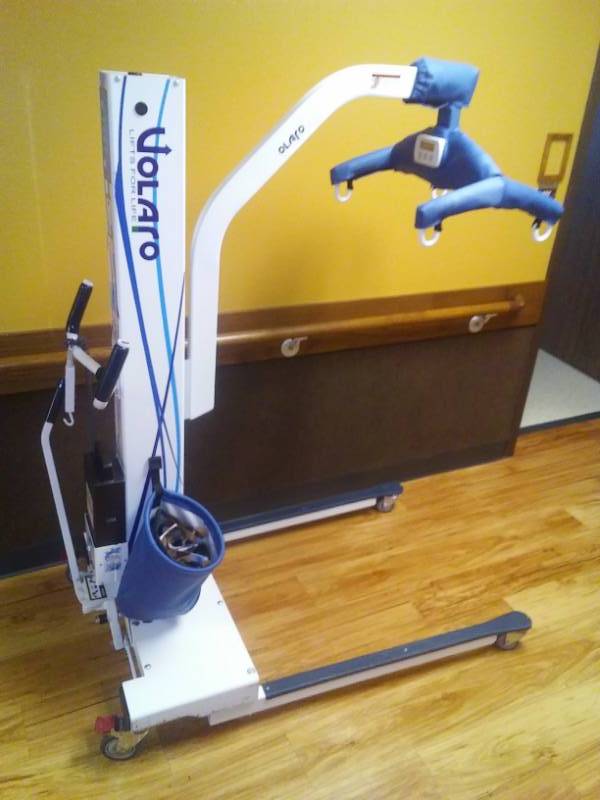 lot 423 image: Volaro patient lift- includes three batteries charger with scale.