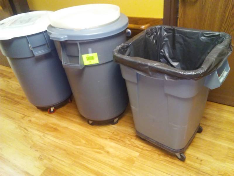 lot 520 image: 3 Large Rolling Trash Cans