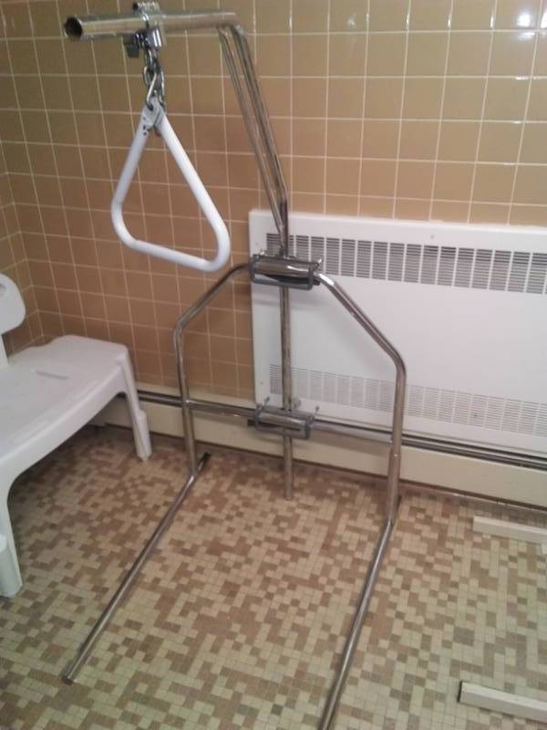 lot 537 image: Stationary trapeze lift frames - self assist.