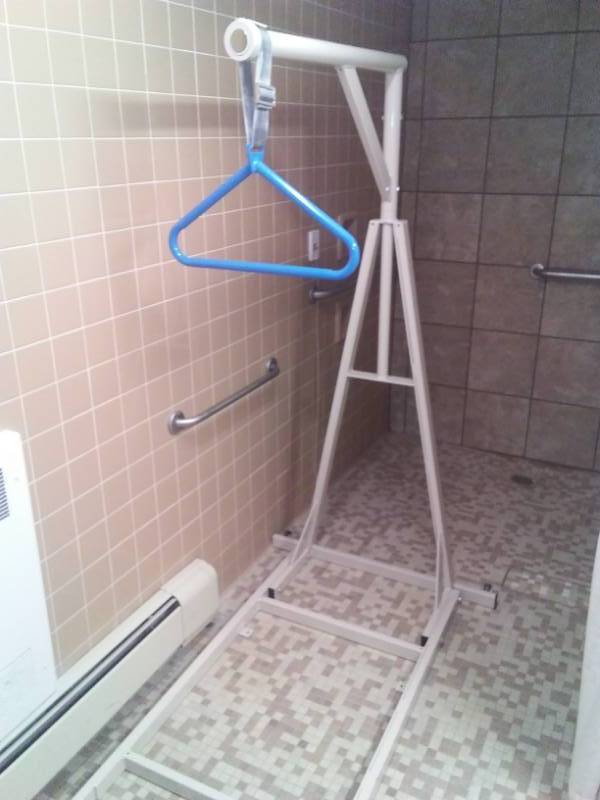 lot 538 image: Stationary trapeze lift frame - self assist.