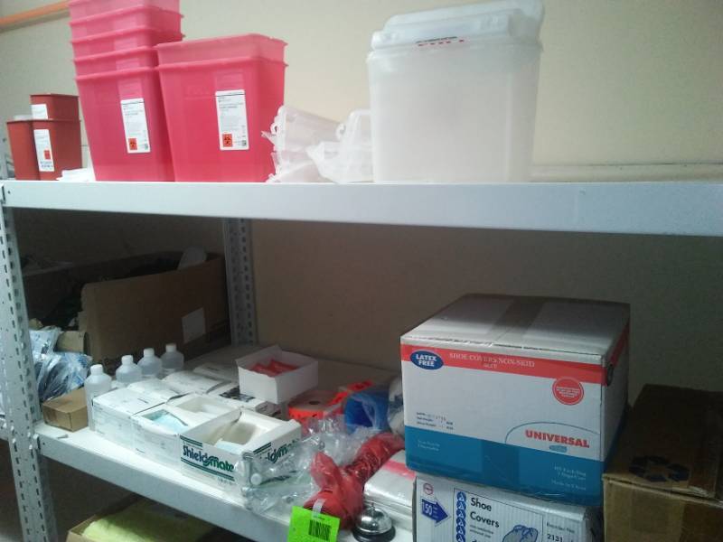 lot 543 image: Surgical wear, booties, gloves, masks, Shields, hazardous waste and more