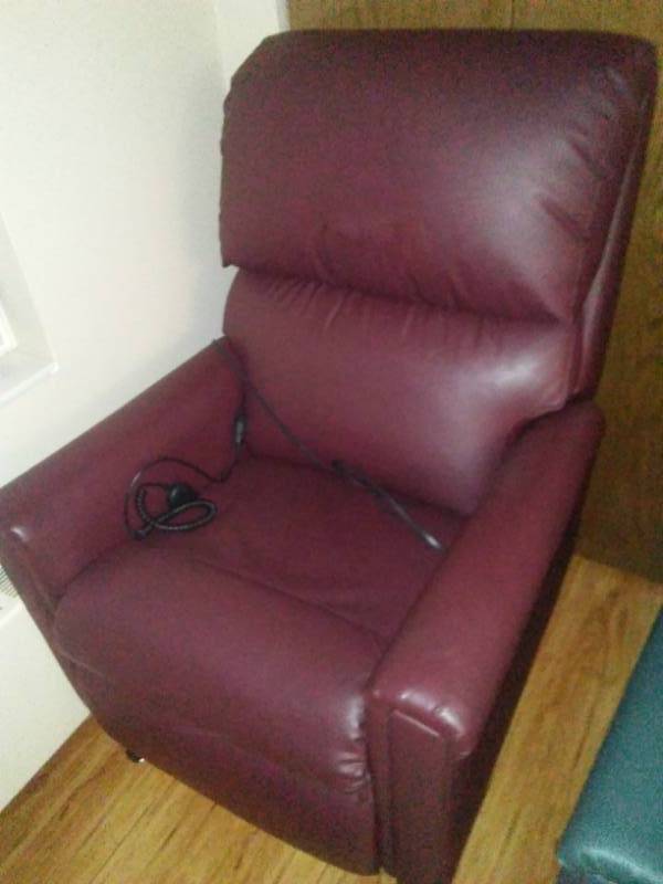 lot 606 image: Burgundy Lift Chair, Electric, Okin, Comfort Chair Co
