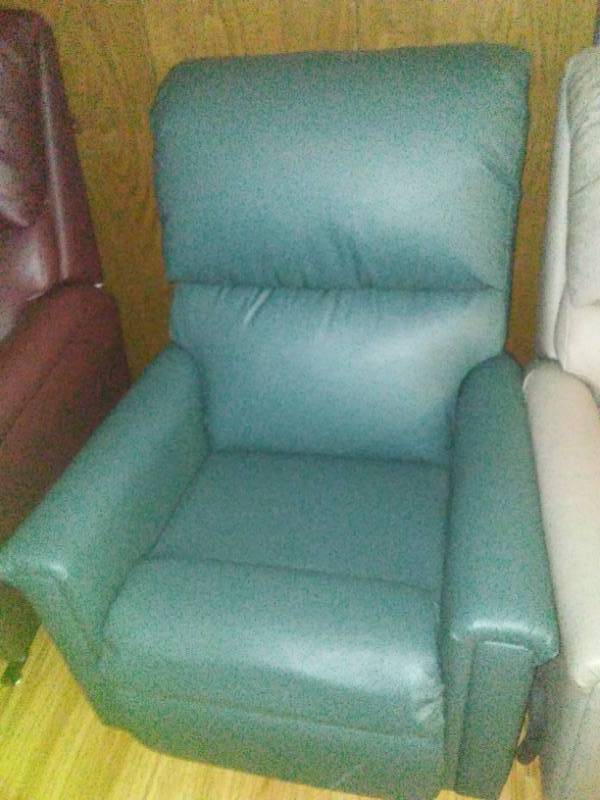 lot 611 image: Recliner, Bison Green