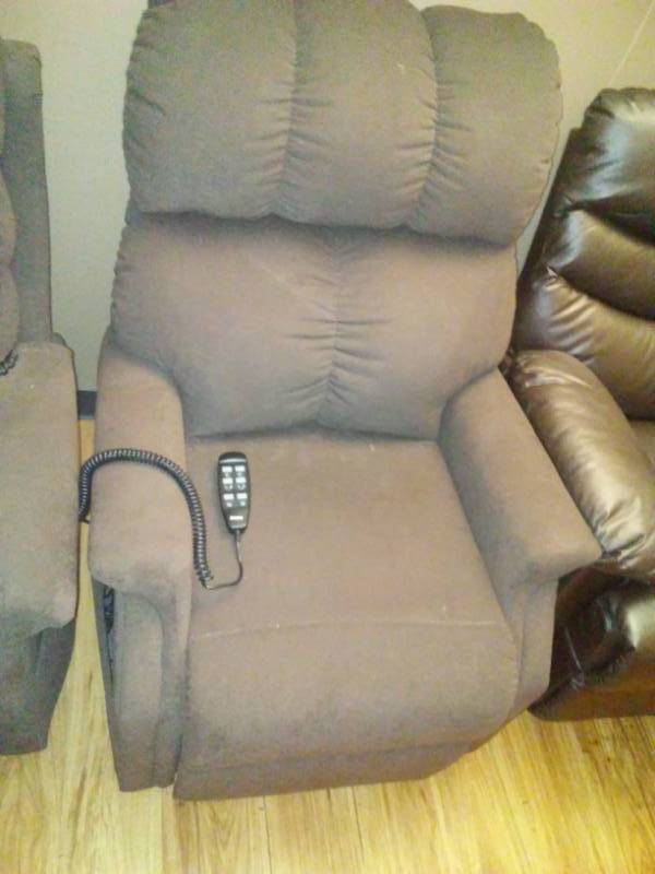 lot 623 image: Pride Power Lift Recliner, Green Brown, Excellent. 
