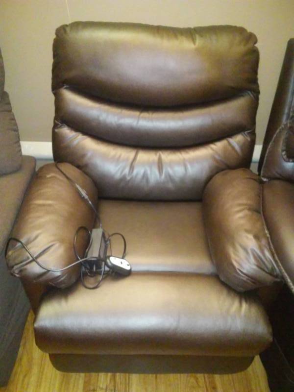lot 624 image: Pro Lounger Electric Lift Recliner, Brown, Excellent. 