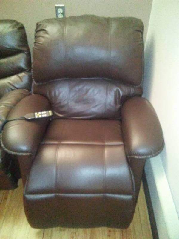 lot 801 image: Golden Leather Electric Recliner Lift Chair.