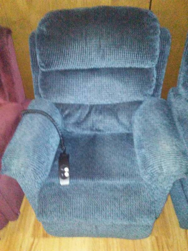 lot 803 image: Lift Reclining Chair has been repaired on the controller.  Matches color in 802.