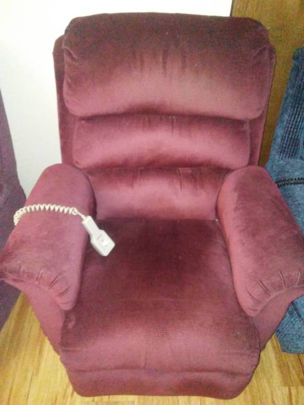lot 804 image: Pride Burgundy Lift Chair  Nice.