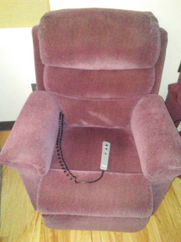lot 805 image: Pride Lift Chair, Burgundy  nice.