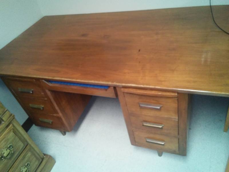 lot 826 image: Vintage desk, full size, 66 x 36.