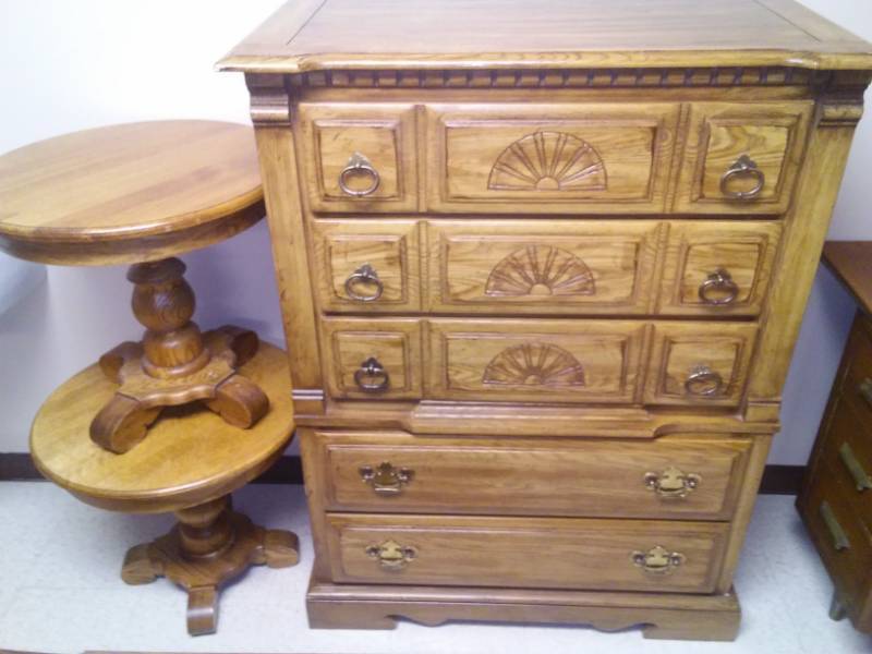 lot 827 image: Dresser and two round oak end tables.